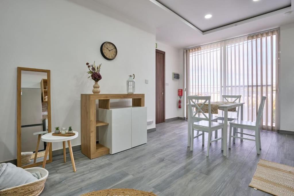 Two Bedroom Apartment In Xemxija, Bahía de San Pablo Exterior foto